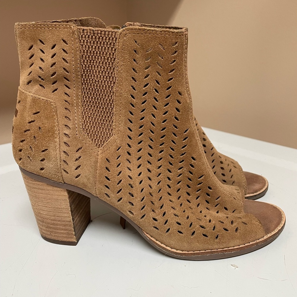 Tan suede peep toe Toms block heels/boots